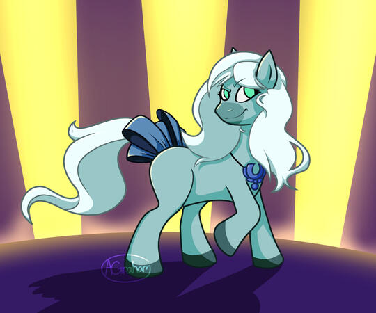 Full Body / Complicated Background